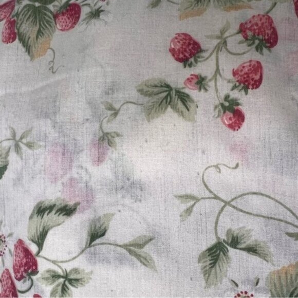 Vintage Cannon Strawberry Vines Queen Size Fitted & Flat Sheet Set - Picture 9 of 10